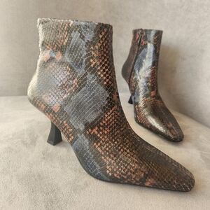 Donald J. Pliner heeled booties 7.5 brown snake print leather Baltimore new $280